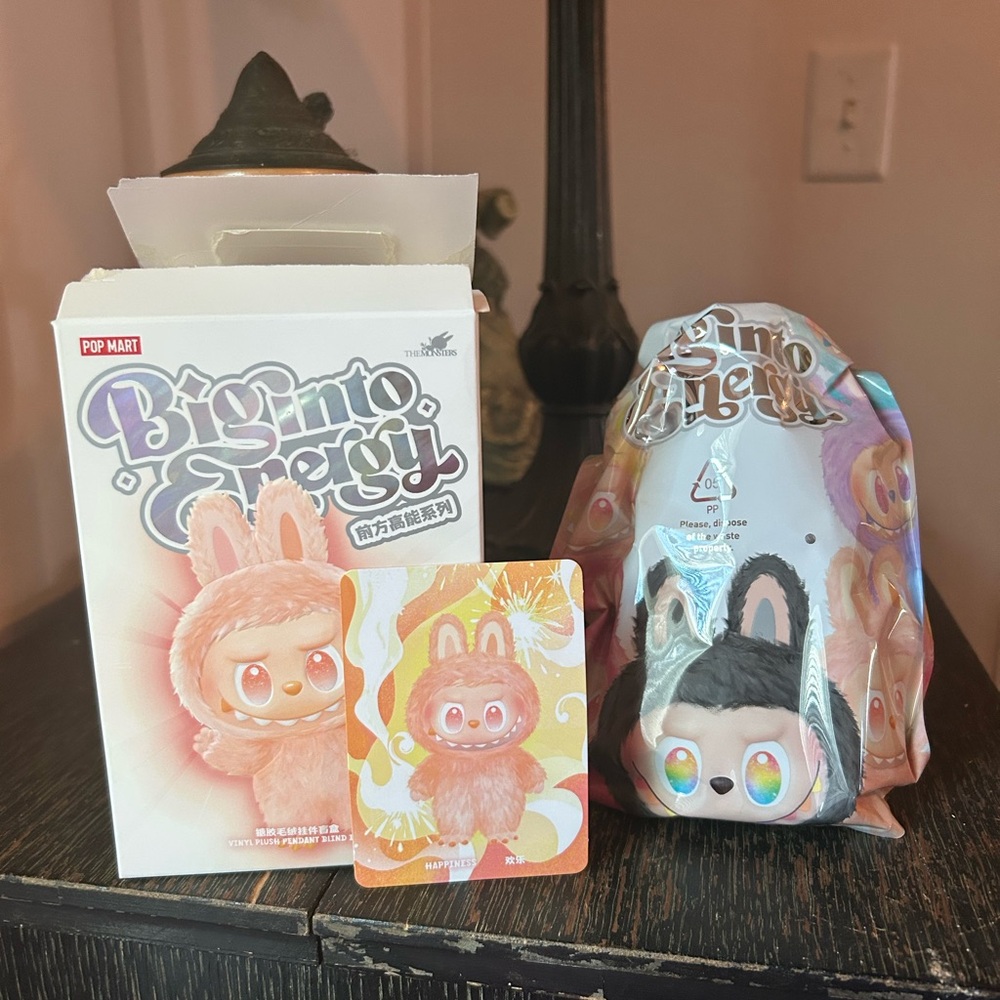 Pop Mart Labubu Big into Energy Keychain feat. Happiness